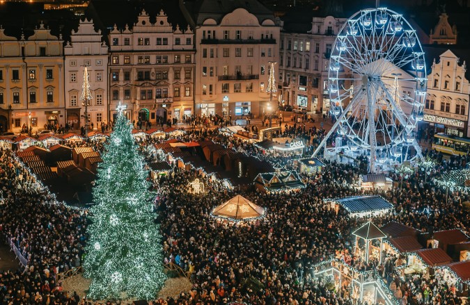 Feierliche Erleuchtung des Weihnachtsbaumes.